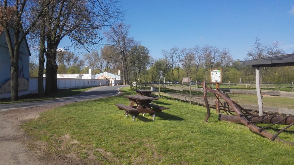 ZOOPARK Zelčín Vila Mělník Exterior foto