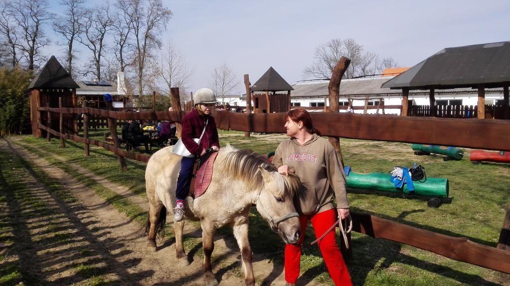 ZOOPARK Zelčín Vila Mělník Exterior foto
